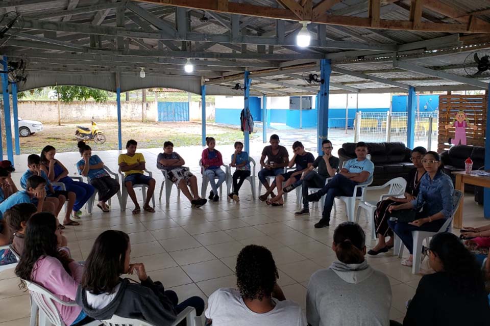Semdes de Jaru realiza campanha de prevenção à gravidez na adolescência