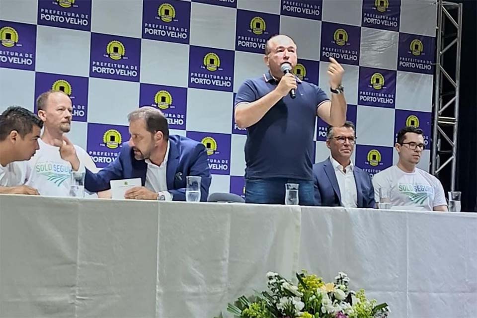Edwilson Negreiros prestigia evento que concedeu mais de 450 títulos definitivos de propriedade a moradores de Porto Velho