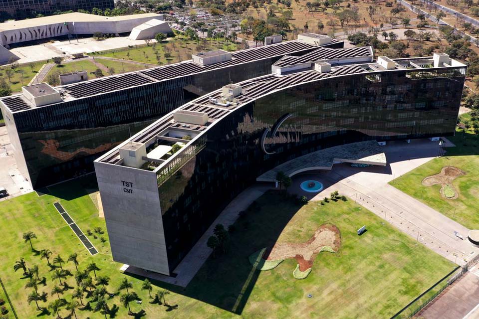 É discriminatória demissão de empregada com câncer de mama, decide TST