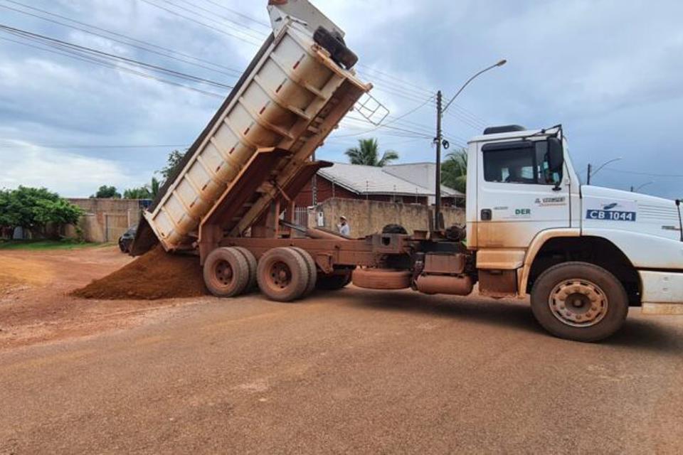 Município recebe encascalhamento em ruas e avenidas com ações do DER