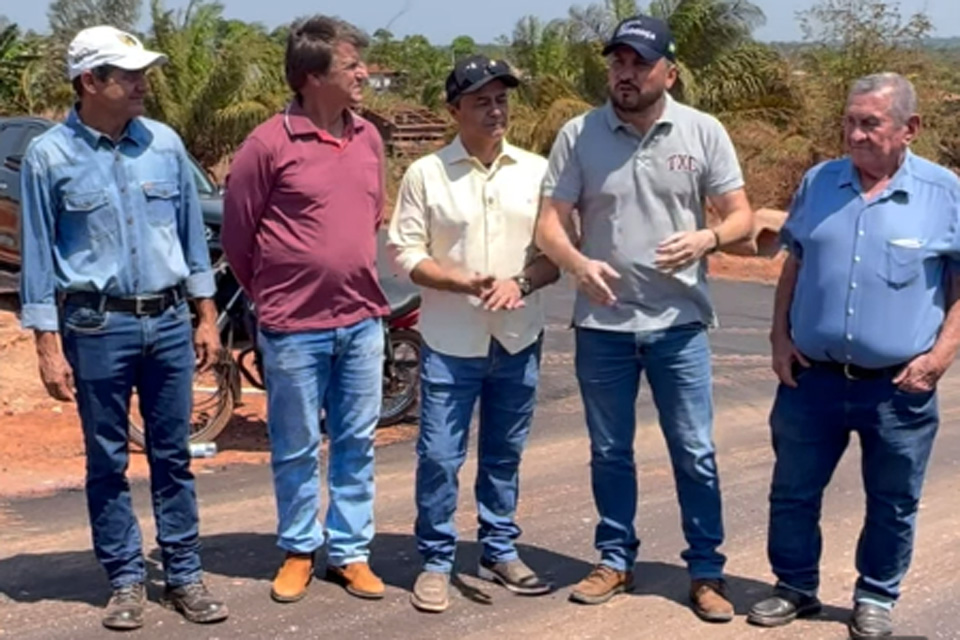 Jean Mendonça anuncia investimento de R$ 2 milhões em pavimentação da estrada Rei Davi
