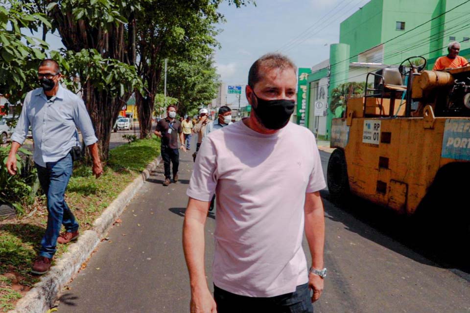 Prefeito Hildon Chaves inspeciona obras de recapeamento na avenida Prefeito Chiquilito Erse