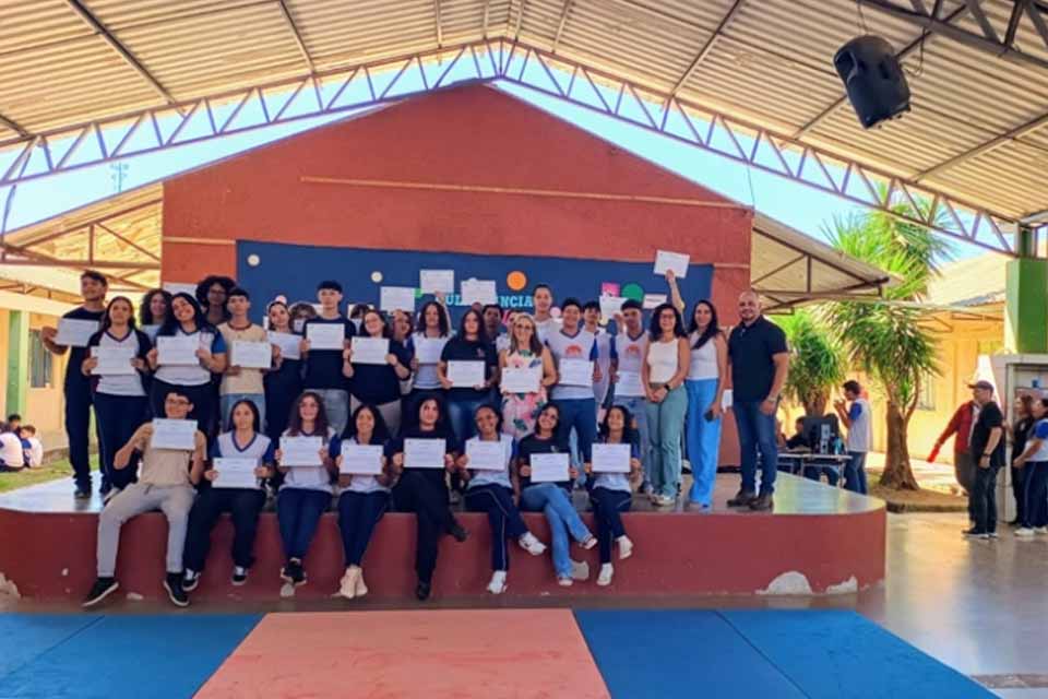 Campus Ariquemes realiza cursos de extensão em parceria com a Escola Estadual Heitor Villa Lobos