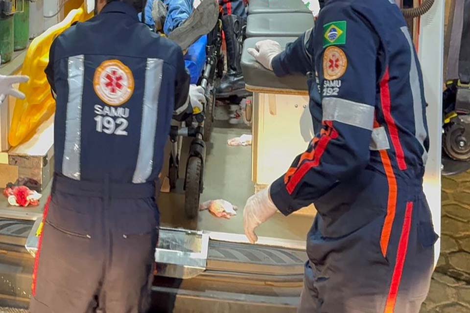 Homem é atacado a golpes de facão durante bebedeira na zona leste