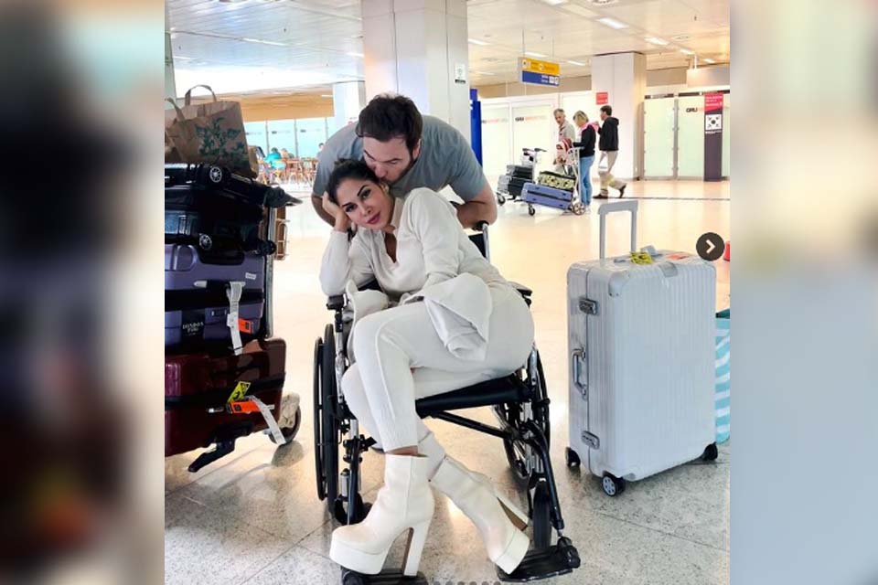 Após período afastada da web, Maíra Cardi surge de cadeira de rodas e faz longo desabafo