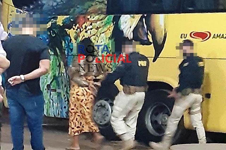 Mulher é presa transportando drogas em ônibus interestadual