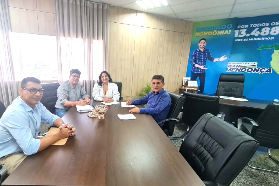 Lideranças de Presidente Médici são recebidas no gabinete do deputado Jean Mendonça