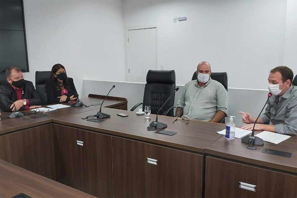 Dr. Neidson discute acompanhamento e atendimento domiciliar para tratamento da Covid-19