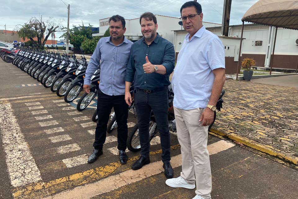 Rolim de Moura recebe novas motocicletas para Agentes de Saúde da zona rural