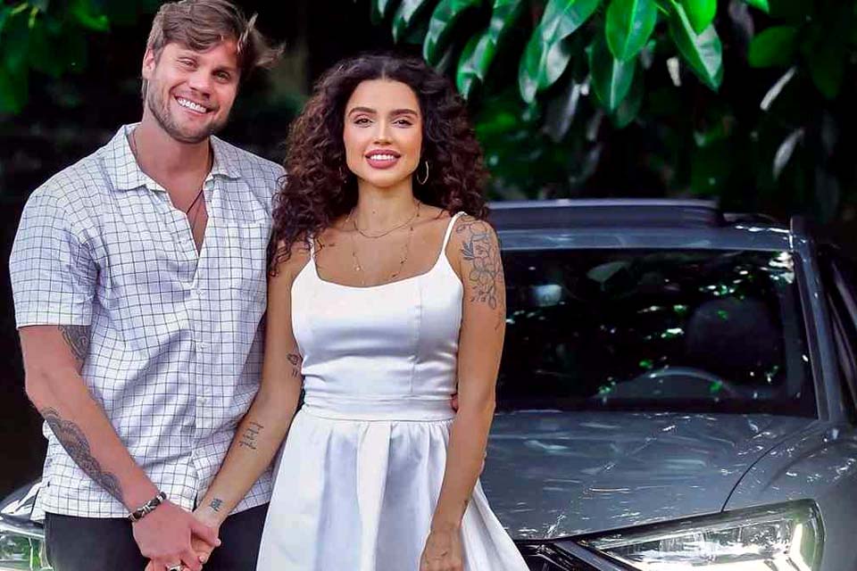 Paula Amorim e Breno Simões exibem carrão de R$ 300 mil: Conquista