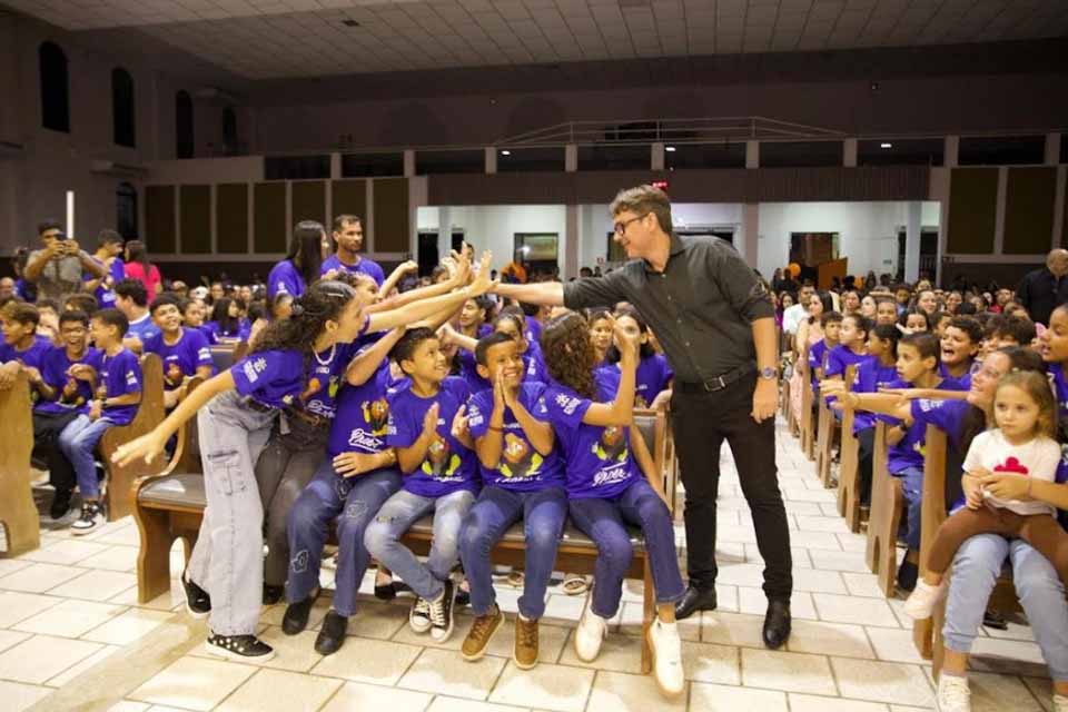 Mais de 440 alunos da rede municipal de educação se formam no Programa Educacional de Resistência às Drogas, o Proerd