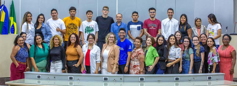 Alunos concluem cursos e recebem certificados na Escola do Legislativo