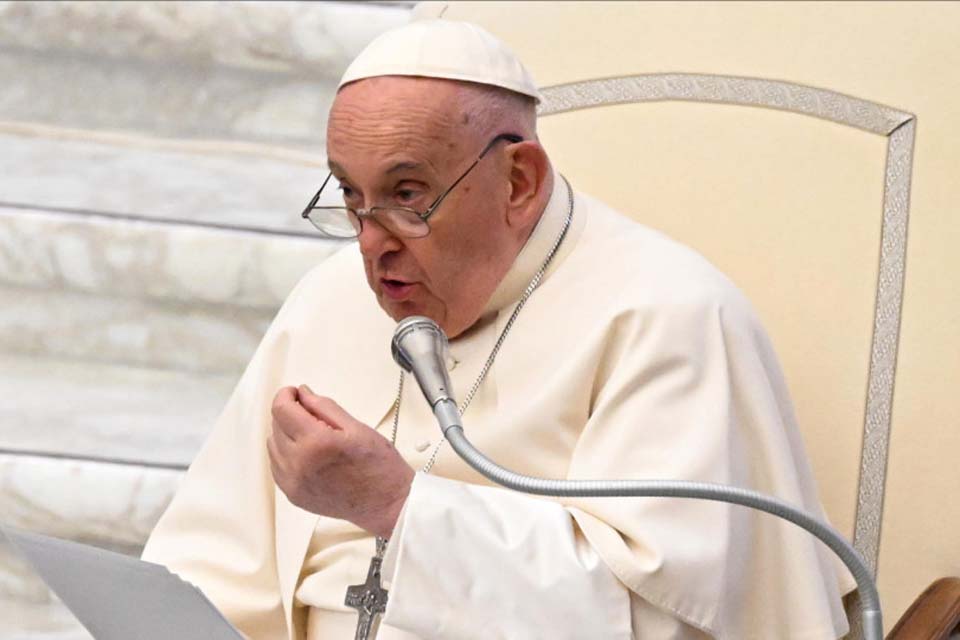 Papa pede para não se permanecer 