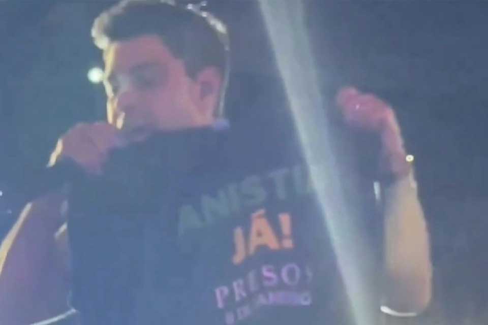 Zezé Di Camargo pede anistia aos presos de 8 de janeiro e é criticado: “Canta mal e ainda apoia bandido”