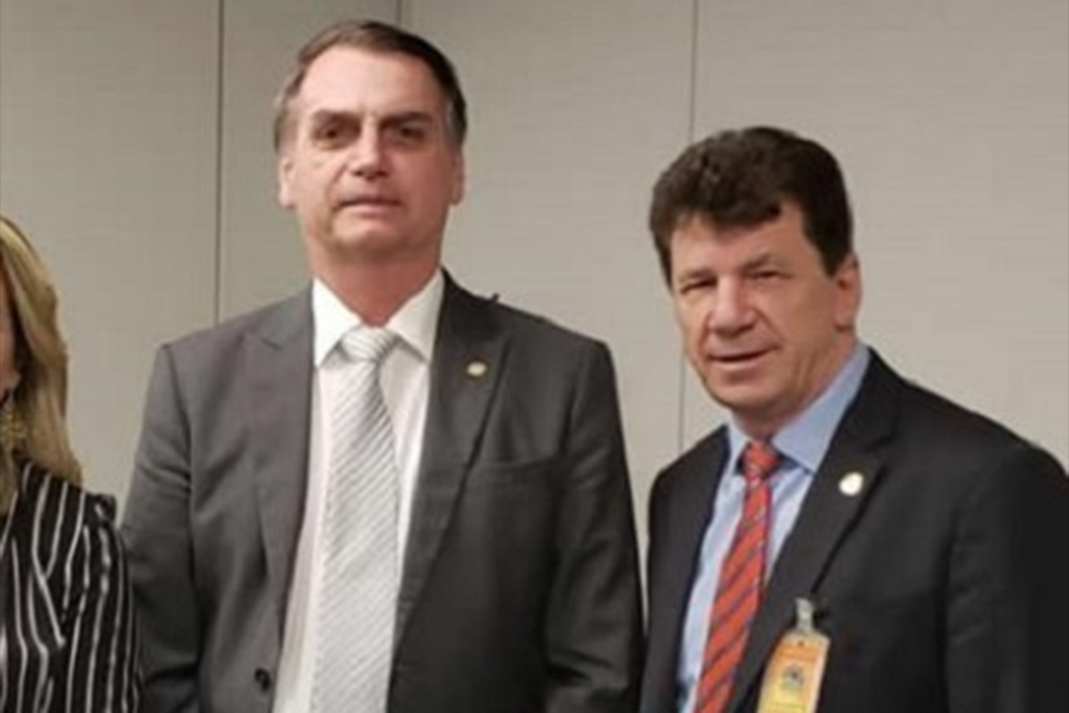 UOL repercute declaração de Bolsonaro sobre decisão do STF acerca da 'pílula do câncer' e relembra intervenção de Ivo Cassol pela liberação