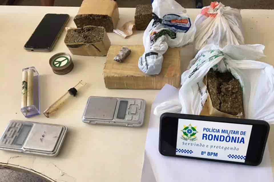 PM faz apreensão de quase 2 kg de maconha e três pessoas são conduzidas