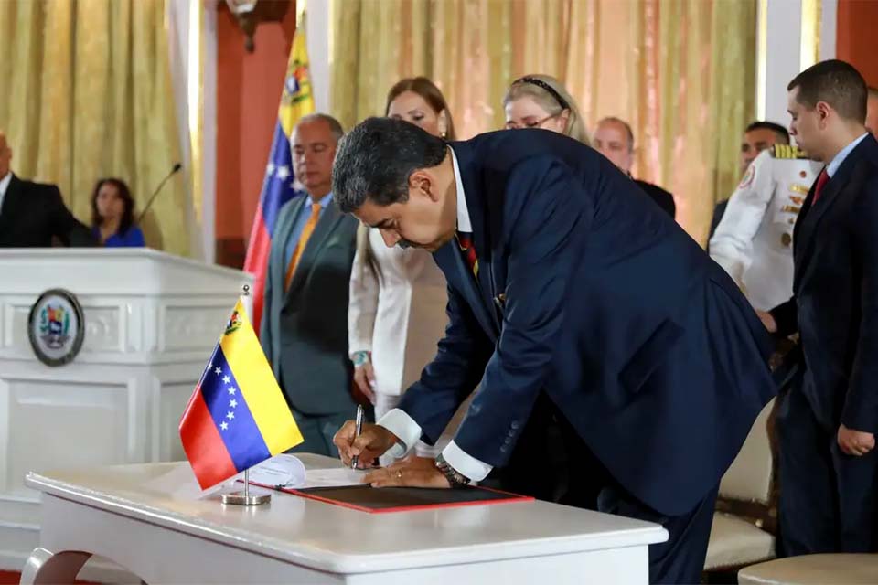 Maduro sanciona lei que prevê província de Essequiba na Venezuela