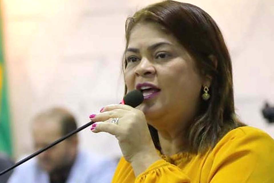 Deputada Cassia Muleta quer profissionais equipados no combate ao coronavírus