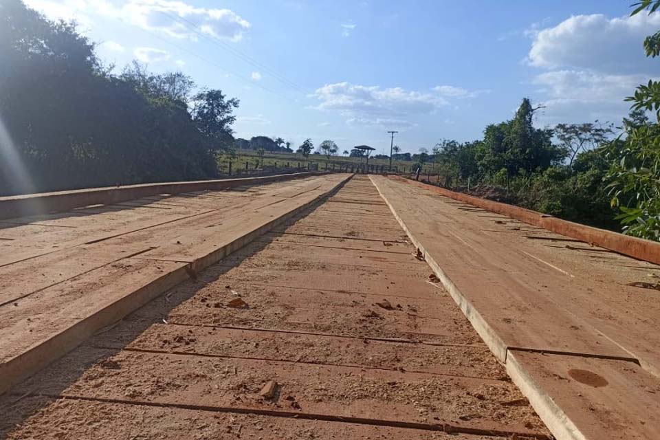 Secretaria municipal de obras e serviços públicos anuncia conclusão da ponte da linha 200 lado norte