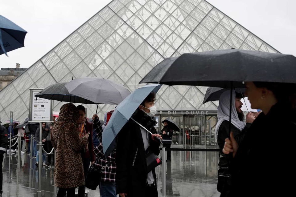 França ultrapassa as 12 mil mortes provocadas pela pandemia