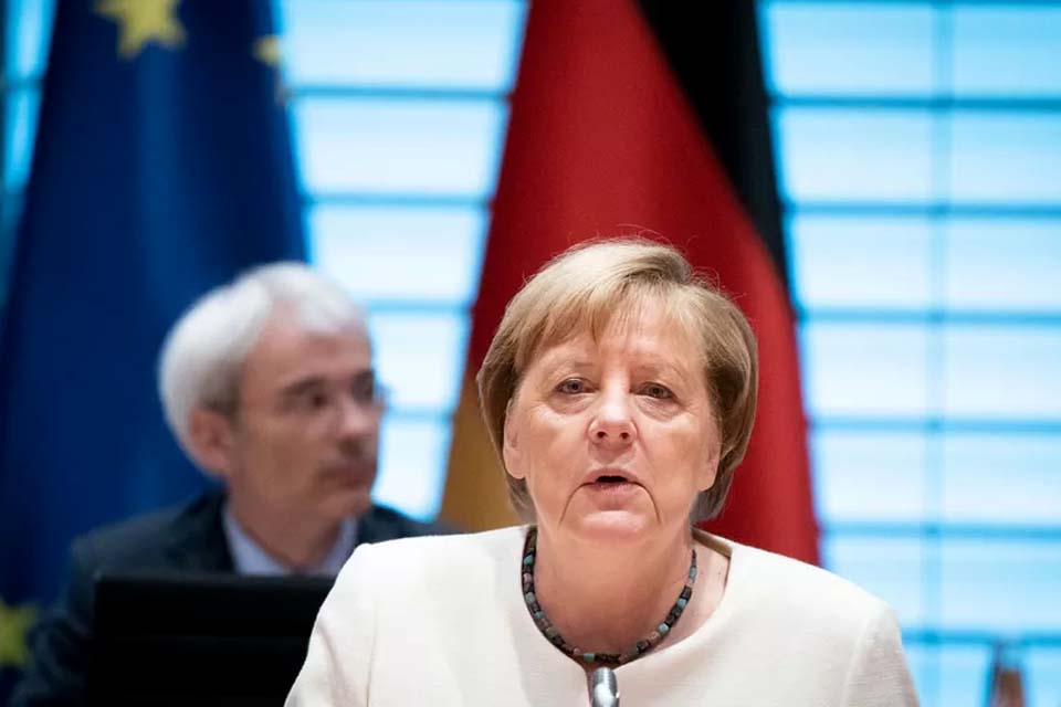Merkel faz último apelo para que alemães se vacinem contra a covid-19