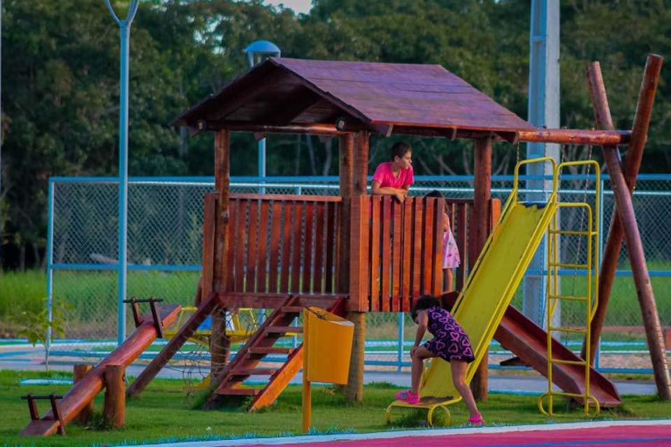 Obra realizada na orla do distrito Porto Murtinho garante lazer e conforto à comunidade