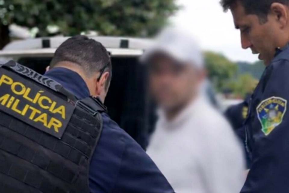 Homem armado com faca ameaça prefeito e é contido por familiares