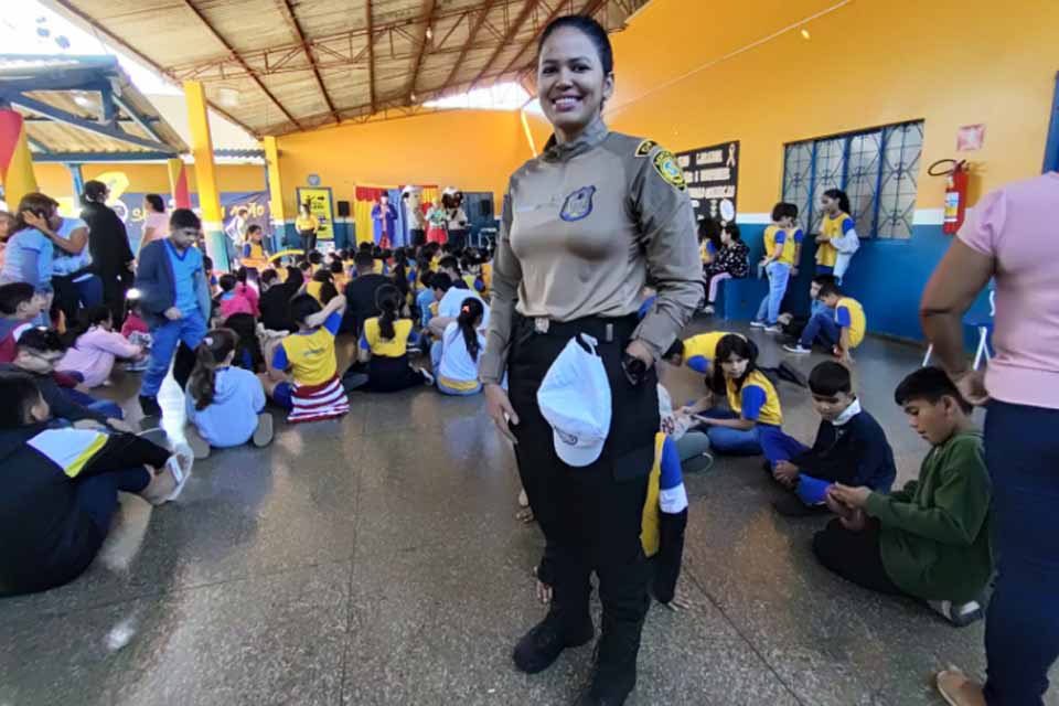 Semtran encerra atividades do Maio Amarelo com ação educativa na escola Bom Princípio, na capital