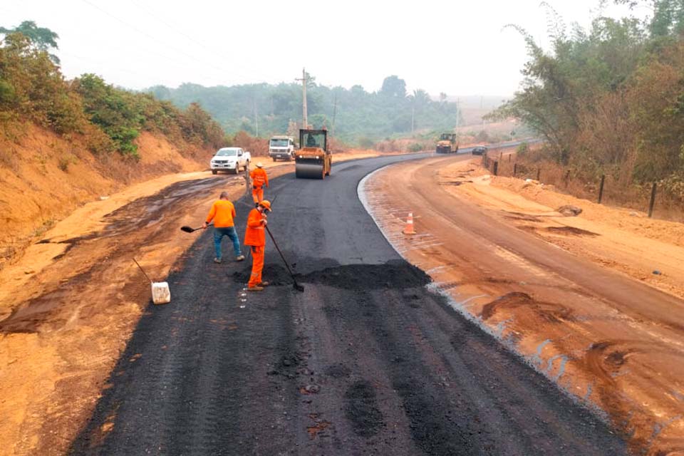 Obras de pavimentação asfáltica avançam na Rodovia-257, na região do Vale do Jamari