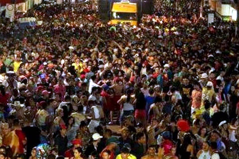 Assaltante é preso após roubar até tênis de foliões no carnaval em Porto Velho