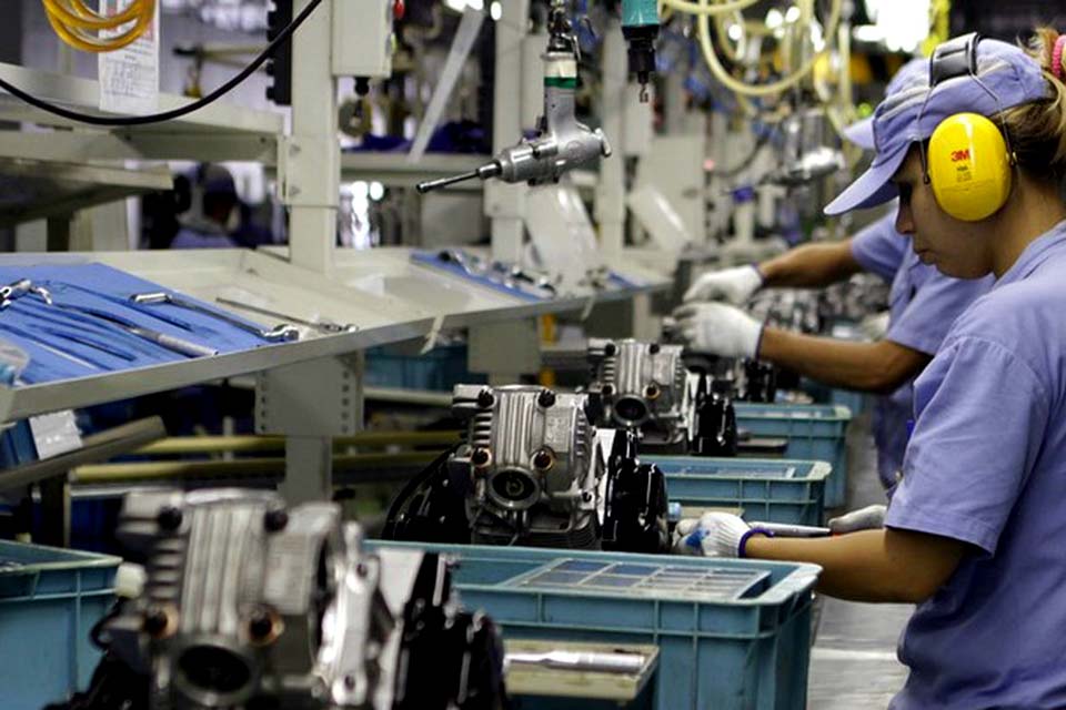 Produção industrial recua 1,2% de outubro para novembro