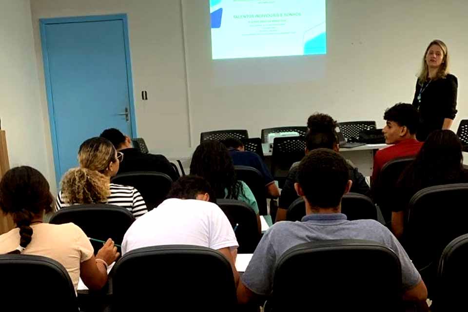 Palestra interativa aborda desafios da adolescência em ação conjunta da Prefeitura e IEL/RO