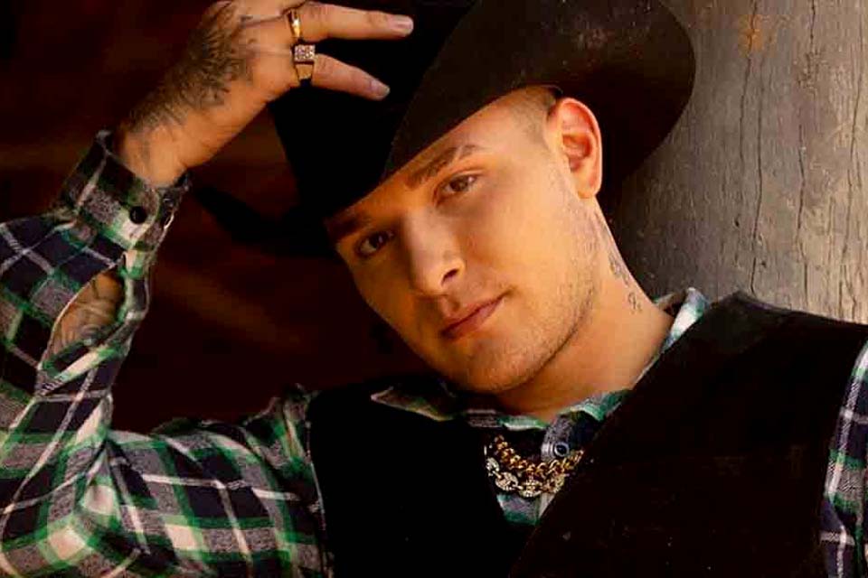 A Fazenda: MC Gui esbraveja após ser puxado para a baia: 'Eu to put*'