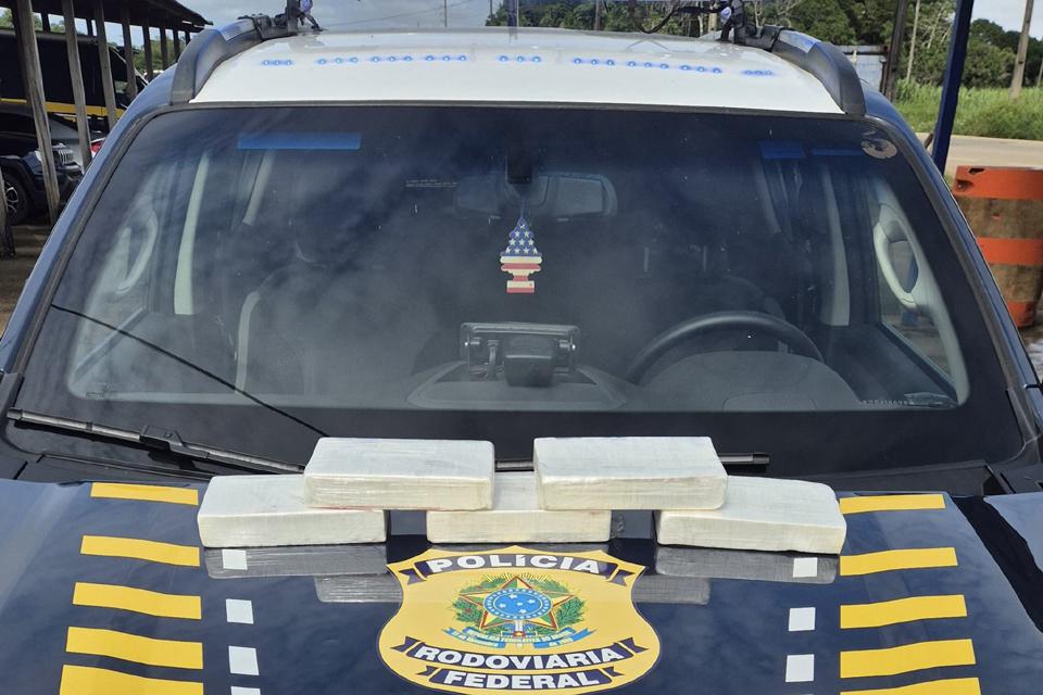 PRF apreende 5 Kg de cloridrato de cocaína em ônibus na BR-364
