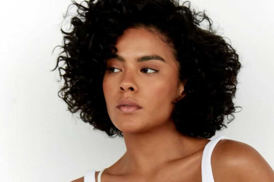 “Feliz no simples”: Bella Campos relembra dificuldades antes da fama