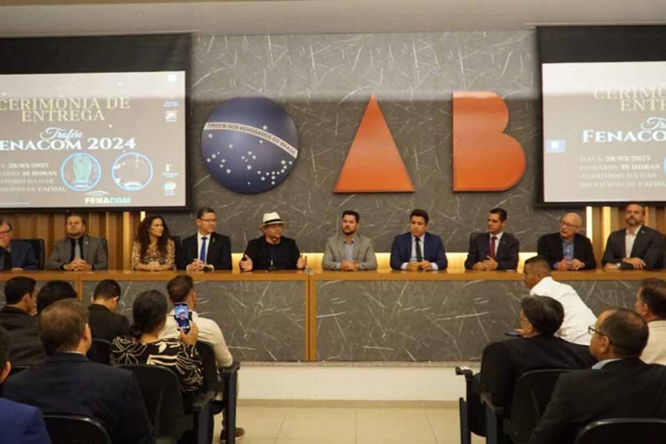 Governo de Rondônia é homenageado com Troféu Fenacom 2024 por ações de desenvolvimento