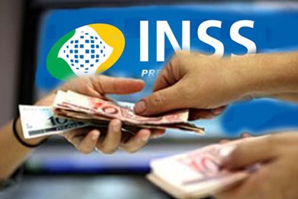 INSS começa a pagar 13º antecipado a quem recebe acima do mínimo