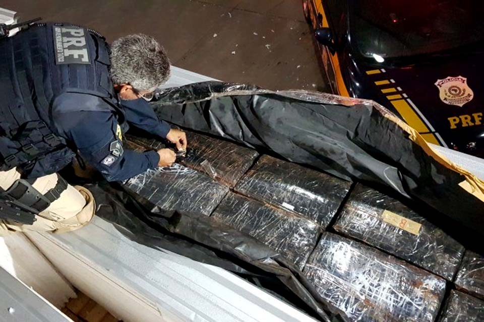 Polícia apreende 4 toneladas de maconha em rodovia no estado do Rio