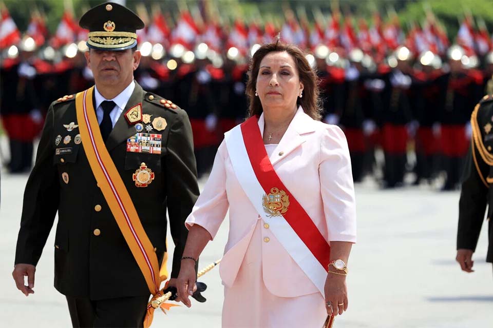 Nova presidente do Peru irá pedir ao Congresso que antecipe eleições para 2024