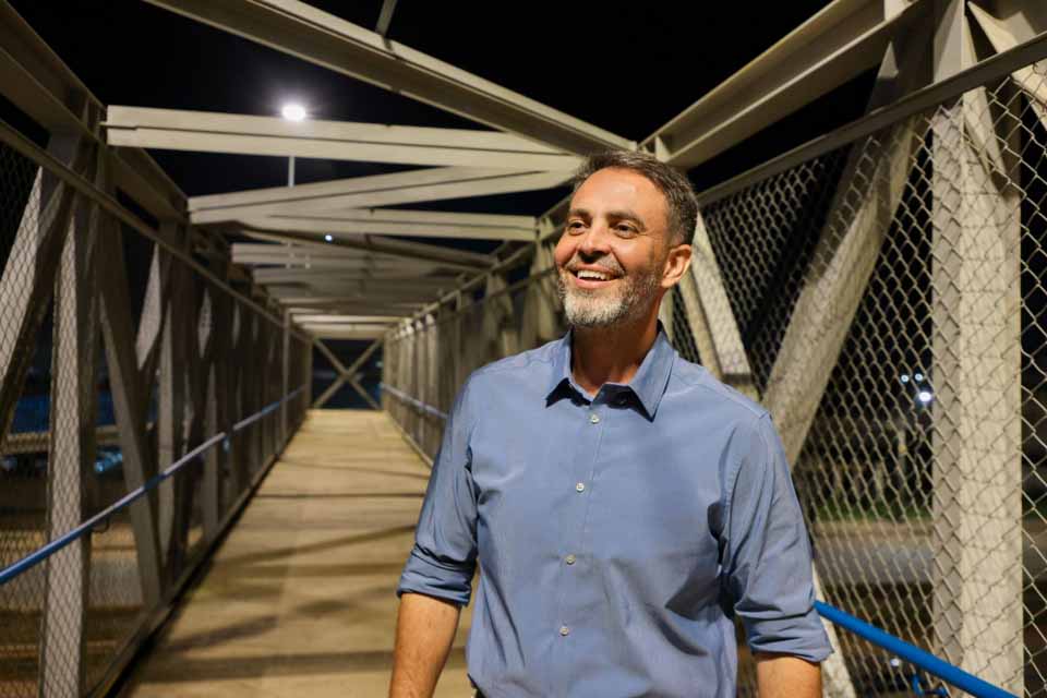 Com lâmpadas de LED, Prefeitura ilumina passarelas ao longo da BR-364