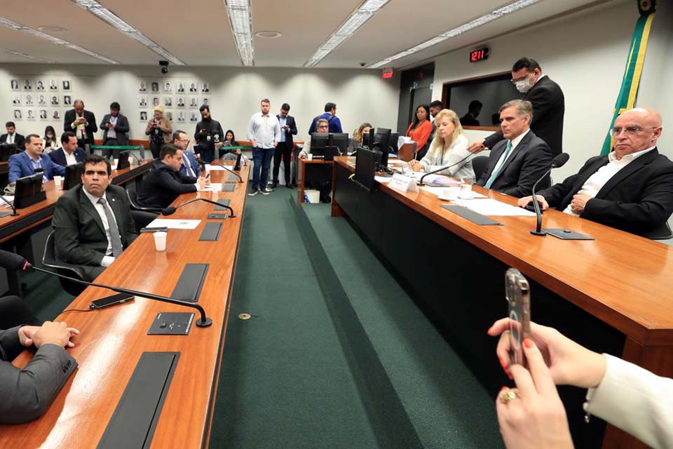 Conselho de ética da Câmara abre processo contra sete deputados