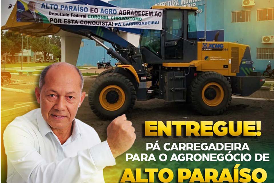 Deputado Coronel Chrisóstomo entrega veículo Pá Carregadeira para investimento no agronegócio do município de Alto Paraíso