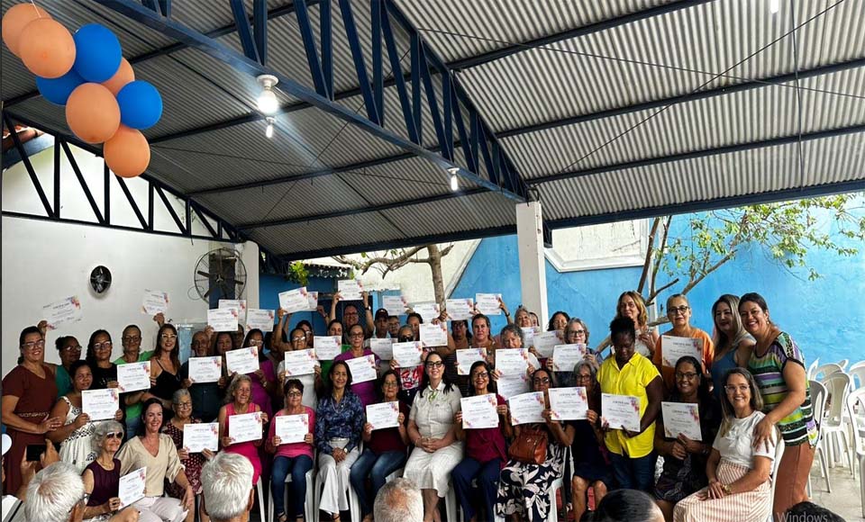 Semasf realiza entrega de certificados das Oficinas de Pintura em Tela e em Tecido