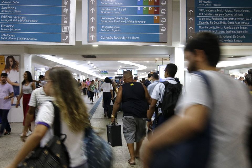 Covid-19 atinge mais de 40 mil e causa quase 3 mil mortes no Brasil