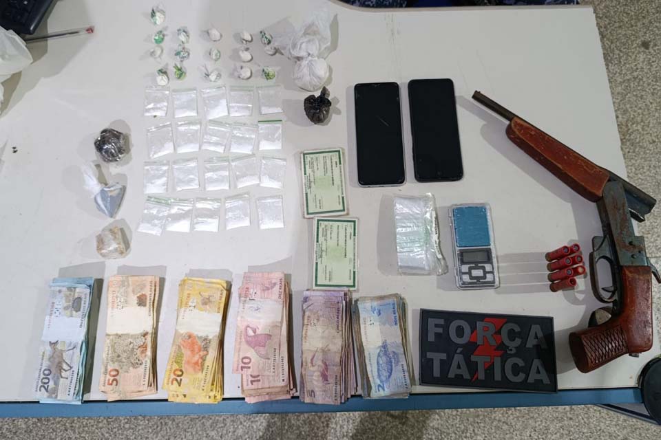 Força Tática apreede drogas, arma e dinheiro durante ação em Ariquemes