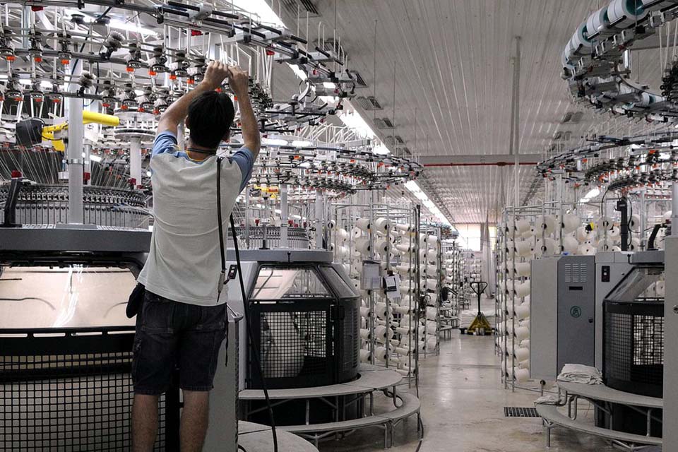 Confiança da indústria sobe pelo segundo mês, diz FGV