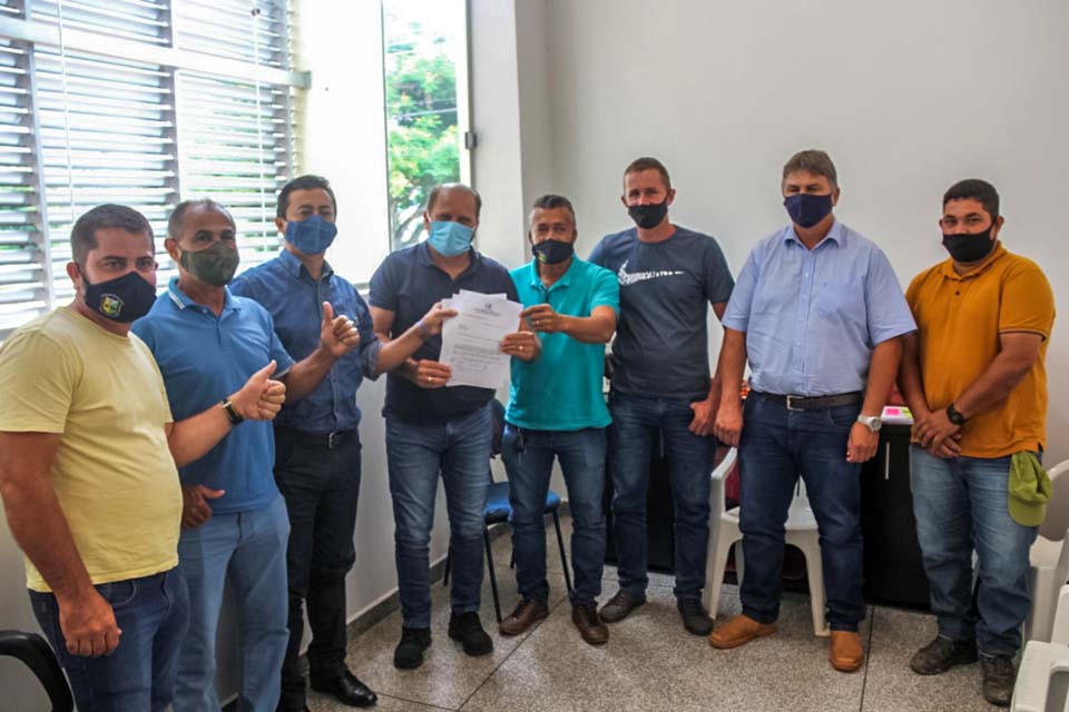 Deputado Cirone Deiró amplia parceria com o município de Espigão do Oeste