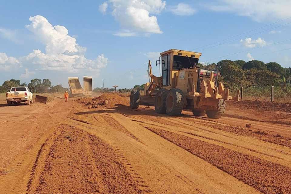 Obras de manutenção promovem melhores condições de tráfego na Linha 78-Sul, em São Miguel do Guaporé