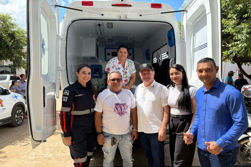 Deputado Pedro Fernandes entrega nova ambulância para reforçar a saúde em Alto Paraíso