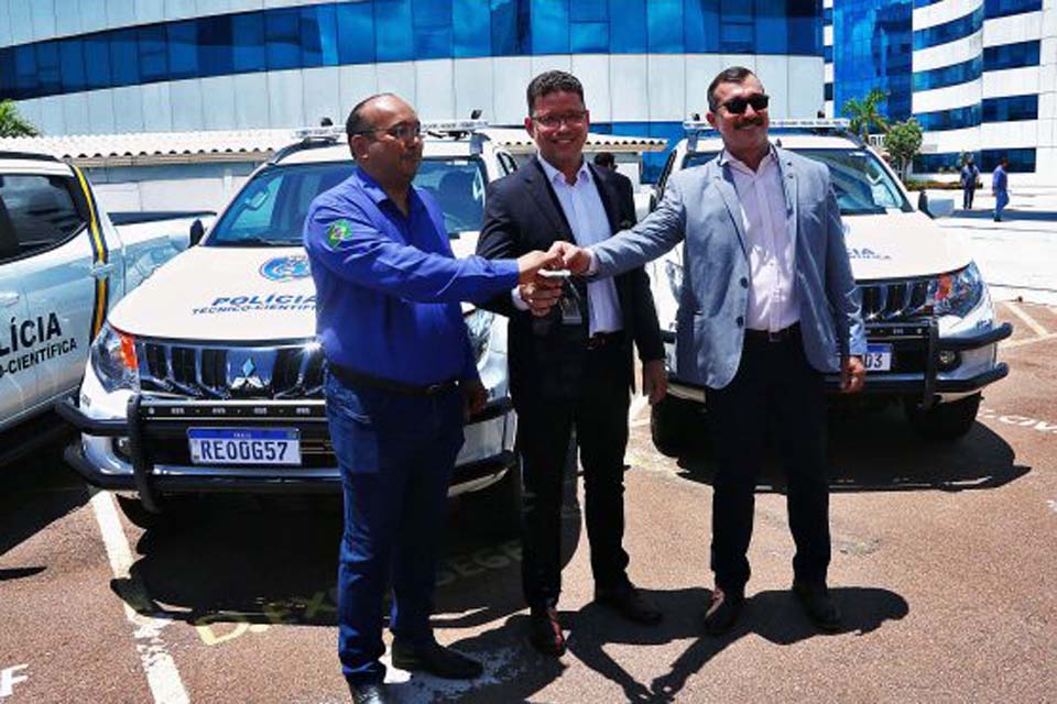 Marcos Rocha realiza entrega de viaturas, maletas periciais e equipamentos para fortalecer ações de Segurança Pública em Rondônia